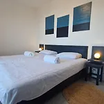 Apartment Avec Piscine Bleu Du *