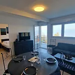 Avec Piscine Bleu Du Apartment *